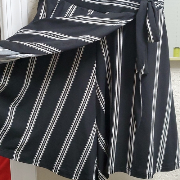 New Jumper - Picture 3 of 4